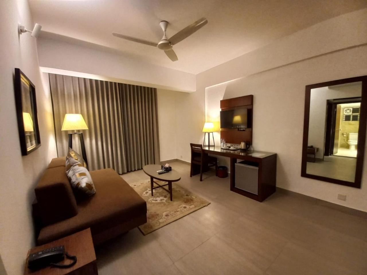 Royal Cox'S Bazar Hotel Bagian luar foto