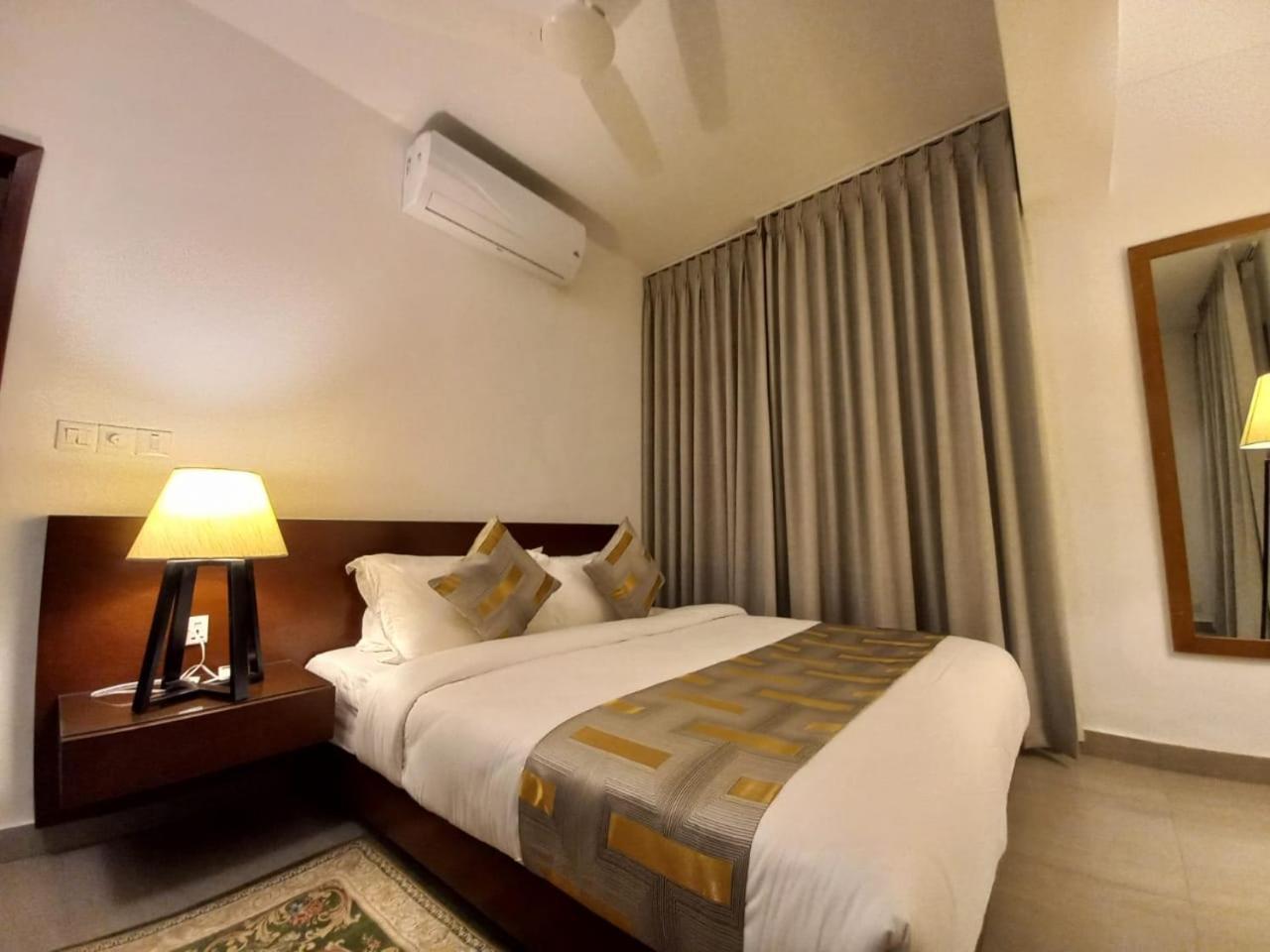 Royal Cox'S Bazar Hotel Bagian luar foto