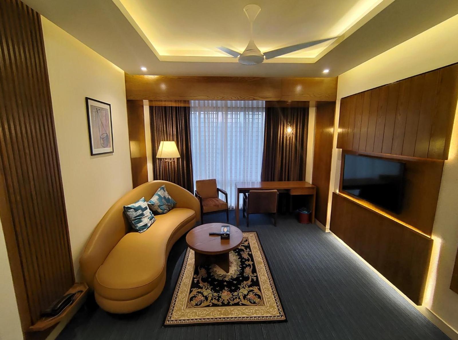 Royal Cox'S Bazar Hotel Bagian luar foto