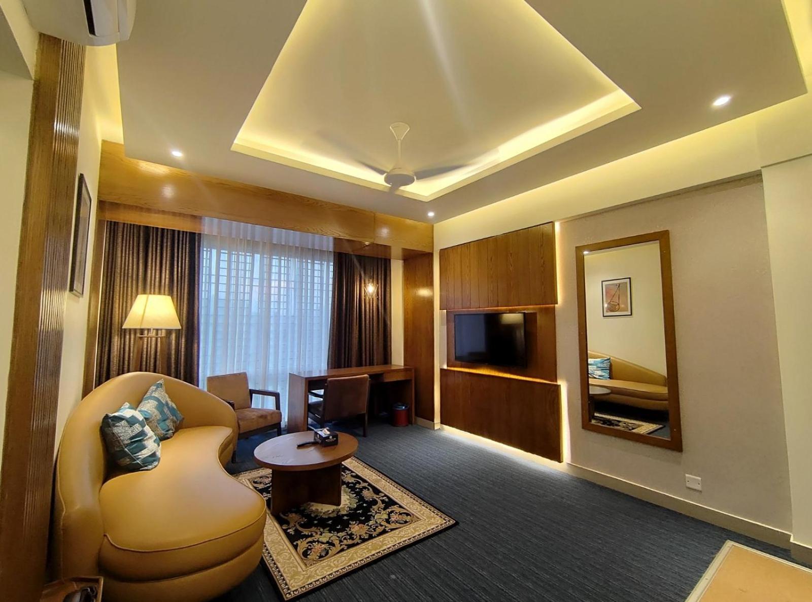 Royal Cox'S Bazar Hotel Bagian luar foto